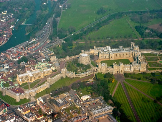 Windsor là tòa lâu đài rộng nhất trên thế giới hiện còn có người sinh sống.