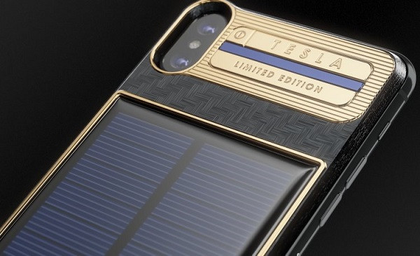 Caviar iPhone X Tesla được trang bị pin năng lượng mặt trời. Pin sẽ khai thác năng lượng mặt trời để sạc pin cho điện thoại của bạn.