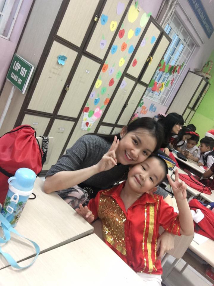 Hoa hậu Thùy Lâm và con trai đầu lòng