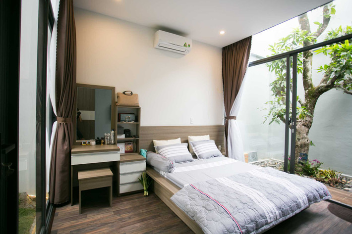 Phòng ngủ với nội thất gam màu trung tính chủ đạo.