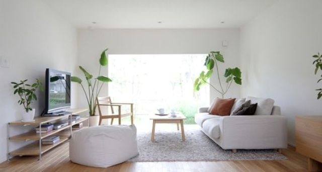 Căn phòng khách của người Nhật thường đặc trưng bởi ô cửa sổ lớn giúp căn phòng luôn chan hòa ánh sáng và gia chủ có thể sống gần gũi với thiên nhiên hơn.