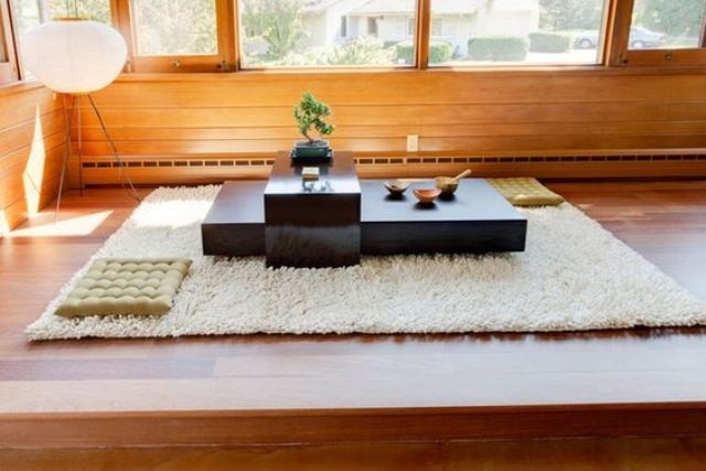 Mẫu bàn uống nước nhỏ gọn, tối giản được sử dụng trong hầu hết phòng khách ở Nhật Bản.