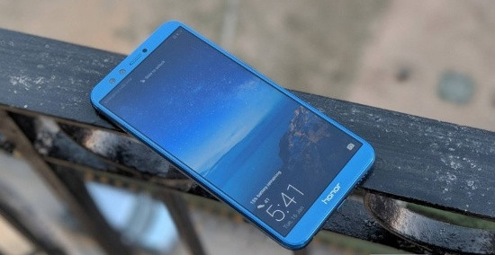 Honor 9 Lite cài sẵn phiên bản Android 8.0 Oreo trên nền EMUI 8.0 mới nhất, hỗ trợ đầy đủ kết nối Wi-Fi, Bluetooth 4.2 ... và hiện có giá khoảng 4,3 triệu đồng.