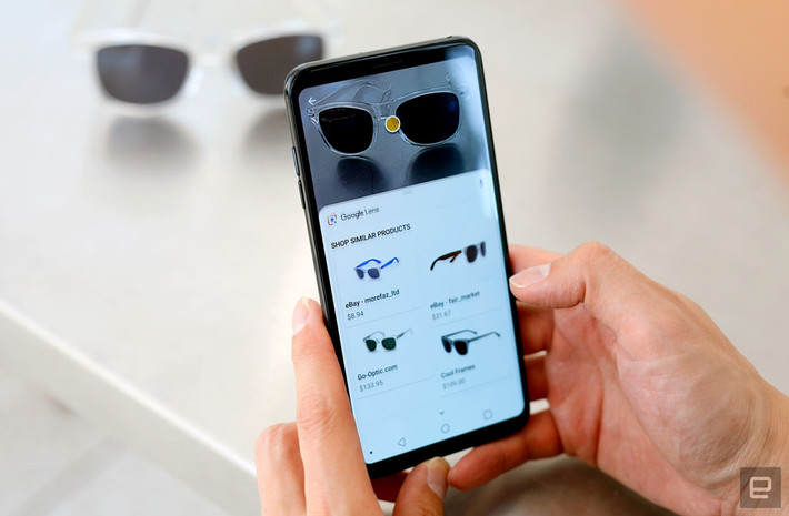 V35 ThinQ được tích hợp tính năng Google Lens, cho phép nhận diện đồ vật và gợi ý mua sắm chính đồ vật đó. Google Lens hiện vẫn ở dạng beta nhưng cho khả năng nhận diện khá tốt.