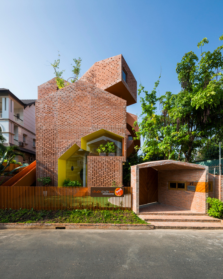 Mới đây, trường mầm non Chuồn Chuồn Kim 2 tại phường Bình An Quận 2, TP HCM lại tiếp tục gây ấn tượng trên Archdaily.