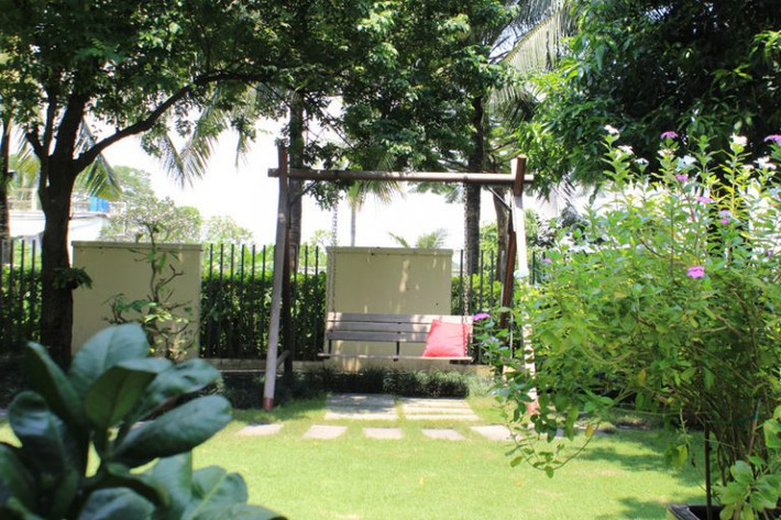 Sân vườn yên tĩnh.