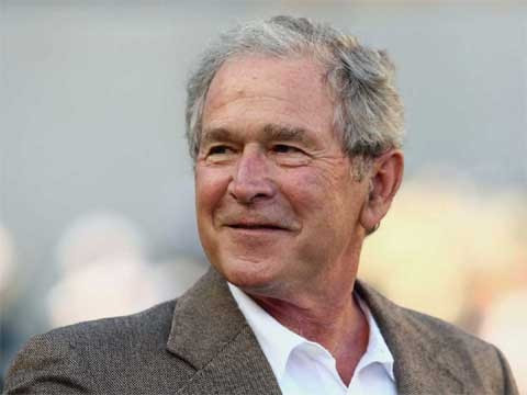 George W. Bush - Tổng thống Mỹ giai đoạn 2001 - 2009, con trai của Tổng thống Mỹ thứ 41 - George H.W. Bush. Hiện giờ, Tổng thống thứ 43 của nước Mỹ đang tận hưởng thời gian nhàn nhã sau khi về hưu, với tư cách là ông ngoại và một họa sĩ.