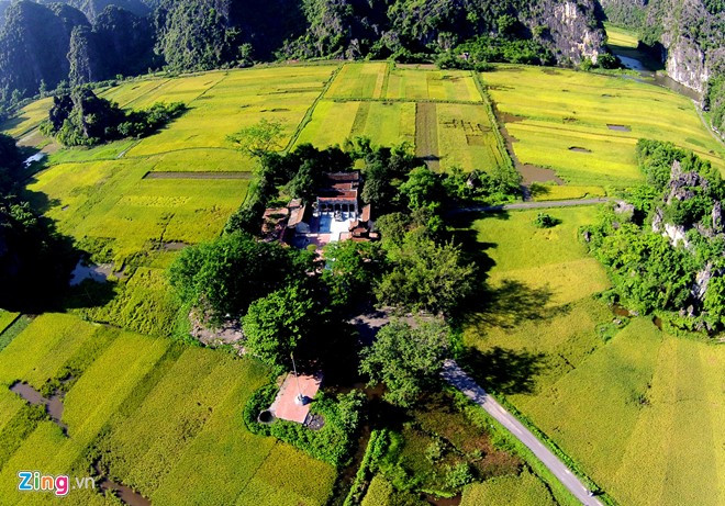 Đền Thái Vi ở khu du lịch Tam Cốc - Bích Động là nơi thờ các vua Trần Thái Tông, Trần Thánh Tông, các tướng Trần Hưng Đạo, Trần Quang Khải và Hoàng hậu Trần Thị Dung.