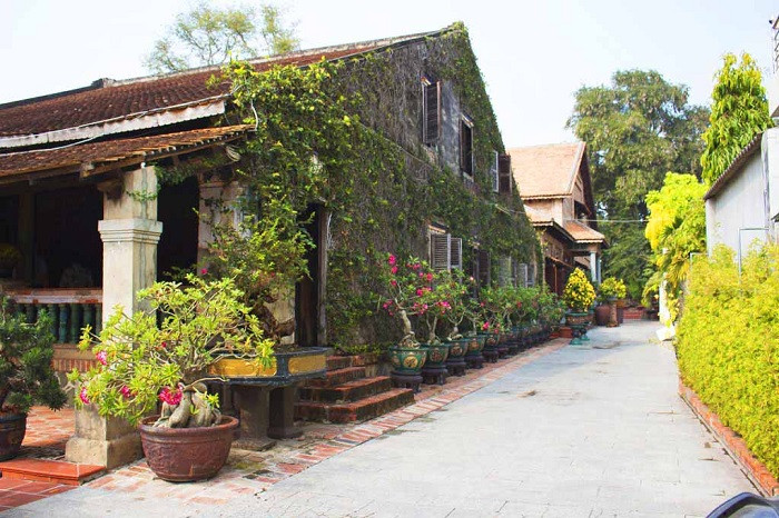 Tường nhà được xây bằng loại gạch nung vẫn còn nguyên bản. Ảnh: Luhanhvietnam