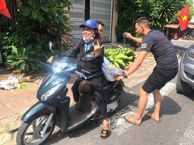 Ca sĩ Siu Black trải qua nhiều thăng trầm khi vướng vào ồn ào nợ nần khiến bầu show quay lưng, khán giả thất vọng. Trong khoảng thời gian đen tối, Siu Black quay về núi rừng Tây Nguyên để bắt đầu lại cuộc sống. Ảnh: Tổ quốc