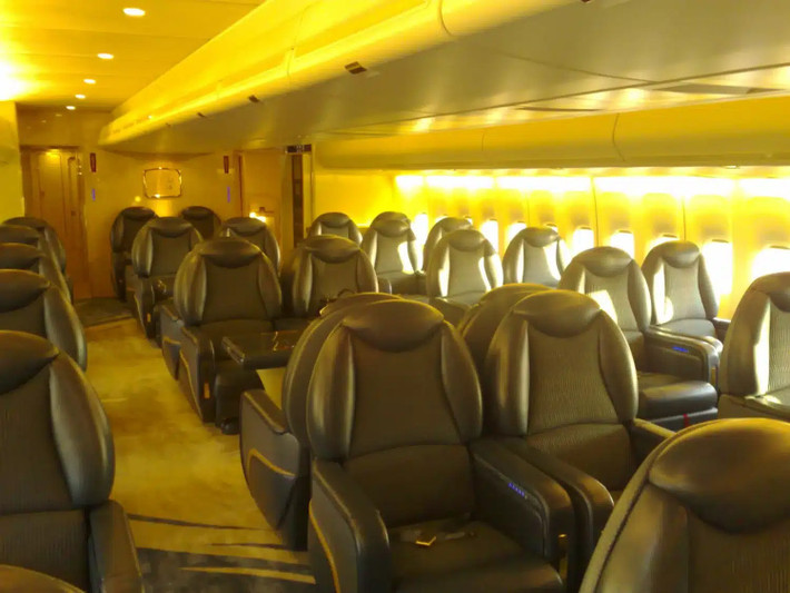 Hệ thống chiếu sáng đèn LED trên chiếc Boeing 747 được thiết kế nhằm tạo sự thoải mái cho hành khách. Ảnh: Aeroflap