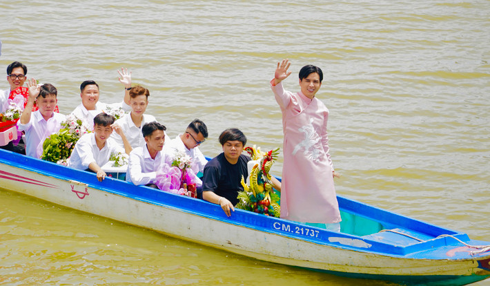 Sinh ra ở Đắk Lắk nhưng Hồ Quang Hiếu tốt nghiệp trường Văn hoá Nghệ thuật Quân đội Hà Nội. Sau đó, anh di chuyển vào TP HCM lập nghiệp. Ảnh: Tiền phong