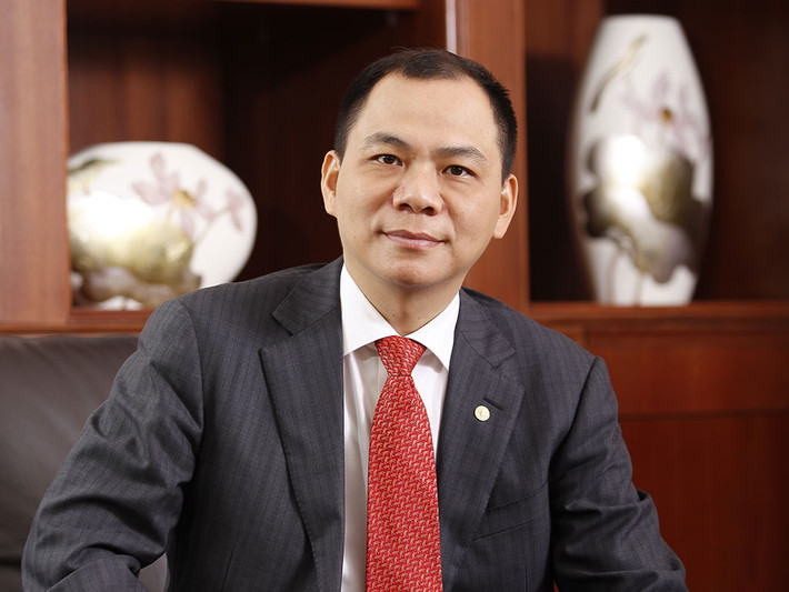 Cập nhật theo thời gian thực về bảng xếp hạng tỷ phú USD của Forbes cho thấy, ngày 18/8, tỷ phú Phạm Nhật Vượng, Chủ tịch Vingroup chỉ còn sở hữu 26,1 tỷ USD, giảm 11 tỷ USD so với ngày trước đó (17/8), đứng thứ 57 thế giới. Trước đó, vị trí cao nhất của ông Phạm Nhật Vượng được ghi nhận là đứng thứ 16 thế giới. Ảnh: Forbes