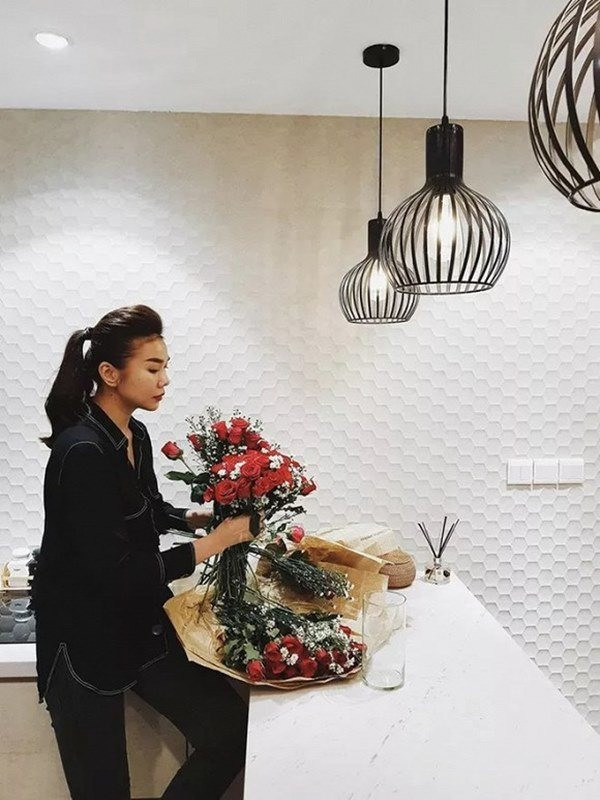 Trước khi xây biệt thự, Thanh Hằng đã sống tại một căn hộ cao cấp, có thiết kế rất tiện nghi và sang trọng.