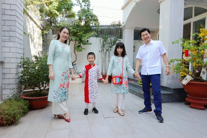 MC Thanh Thảo Hugo đang có tổ ấm viên mãn bên ông xã doanh nhân Thái Kim Sơn và 2 con trong ngôi nhà sang trọng tại Quận 7, TP HCM.