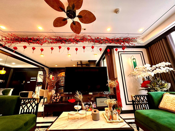Trước khi kết hôn, Phương Oanh sở hữu căn hội cao cấp và sang xịn không thua kém. Nhà riêng của nữ diễn viên rộng 100 m2 ở Bắc Từ Liêm, Hà Nội.