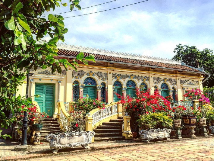 Nằm trên đường Bùi Hữu Nghĩa (quận Bình Thủy, Cần Thơ), nhà cổ Bình Thủy được đánh giá là ngôi nhà cổ đẹp nhất miền Tây Nam Bộ. Ảnh: Thamhiemmekong