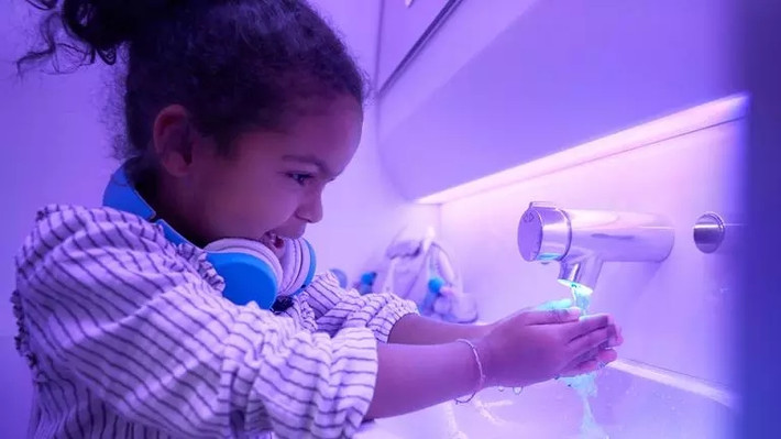 A330neo có nhiều cải tiến nhằm tối đa hóa không gian cho hành khách. Các giải pháp module Space-Flex kết hợp cấu hình nhà bếp mới và nhà vệ sinh PRM (Những người bị hạn chế khả năng di chuyển) giúp tận dụng thể tích cabin phía sau hiệu quả. Ảnh: Airbus