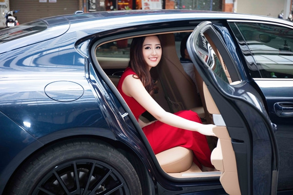 Từ lâu, Mai Phương Thúy cũng đã tự tậu cho mình xế hộp.