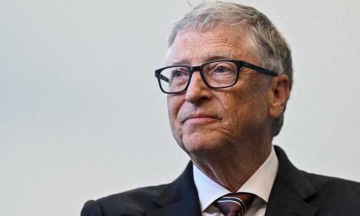 Nhiều tỷ phú hàng đầu thế giới như nhà sáng lập Microsoft Bill Gates hay nhà sáng lập Facebook Mark Zuckerberg đã ký cam kết và sẽ quyên góp phần lớn tài sản của họ để làm từ thiện sau khi chết.