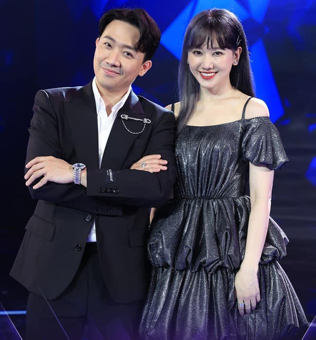 Với thu nhập đáng mơ ước như hiện tại, vợ chồng Trấn Thành - Hari Won đang sống trong căn hộ sang trọng như khách sạn 5 sao, trị giá khoảng 20 tỷ đồng.