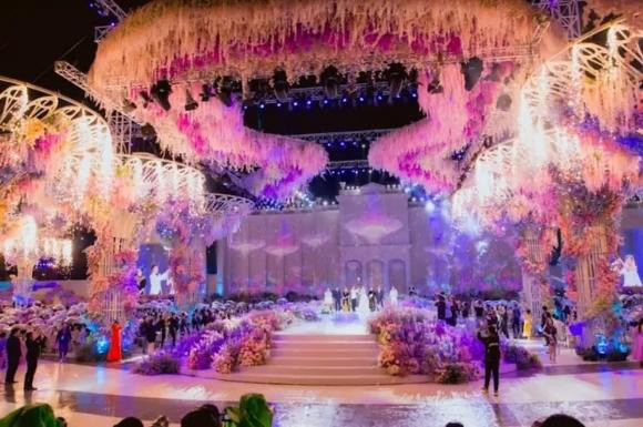 Cuối năm 2022, thông tin đám cưới của ái nữ một gia đình nổi tiếng giàu có tại Kiên Giang được tổ chức xa hoa với kinh phí hơn 100 tỷ gây xôn xao dư luận. Ảnh: Facebook