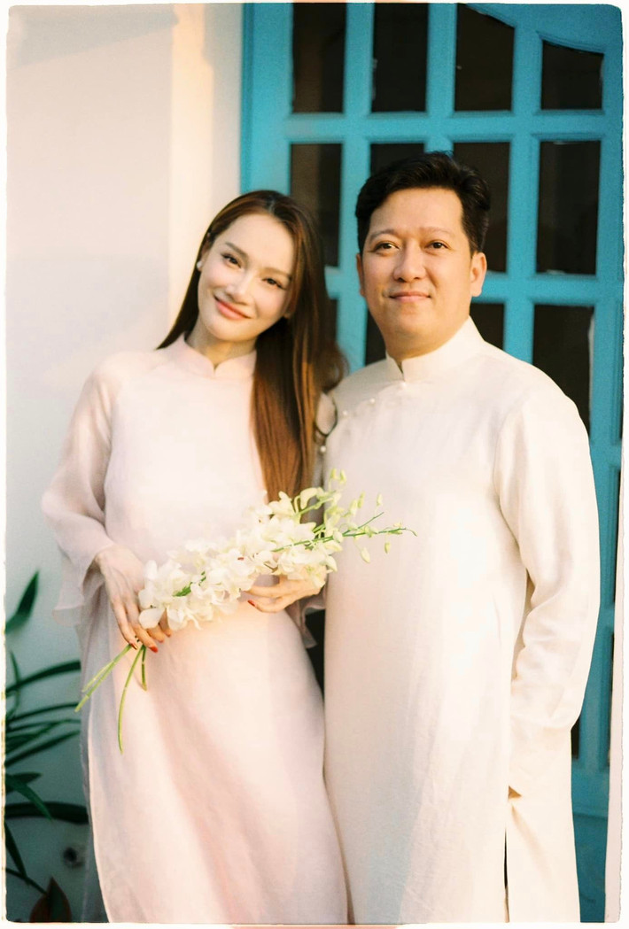 Sau 6 năm kết hôn, Nhã Phương - Trường Giang có tổ ấm viên mãn, giàu có, được nhiều khán giả ngưỡng mộ. Ngoài hoạt động nghệ thuật, cặp đôi còn kinh doanh nhà hàng, quán ăn..