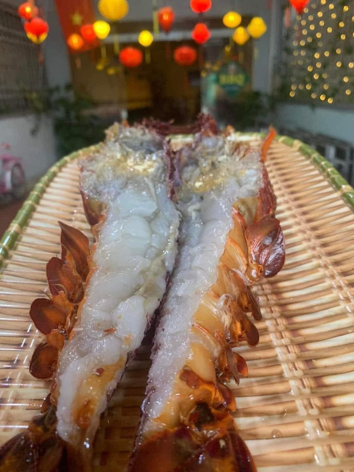 Tôm hùm bảo quản đông lạnh quá lâu sẽ không còn hương vị thơm ngon như hàng tươi sống. Ảnh: Facebook