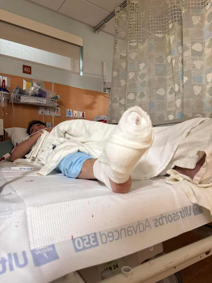Mới đây, đại diện truyền thông của Đàm Vĩnh Hưng xác nhận nam ca sĩ gặp tai nạn khi biểu diễn ở Mỹ. Hiện, sức khỏe của Mr Đàm tạm ổn nhưng cần nhiều thời gian để phục hồi.