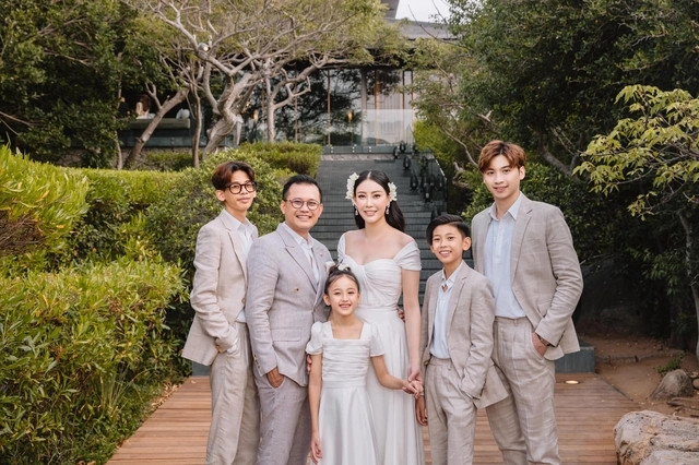 Gia đình Hoa hậu Hà Kiều Anh còn thường xuyên tận hưởng những chuyến du lịch sang chảnh ở khắp nơi trên thế giới. Nguồn ảnh: FBNV