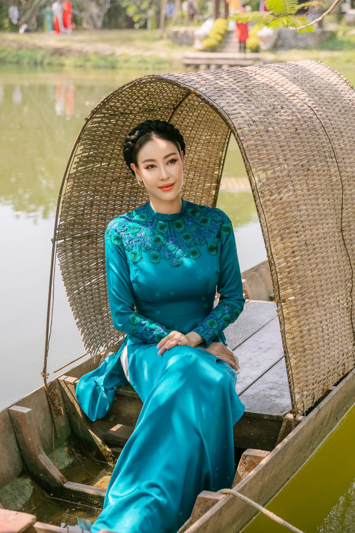 Tập đoàn của ông xã Hà Kiều Anh đầu tư phát triển bất động sản, có rất nhiều nhà hàng, khách sạn, căn hộ, văn phòng, khu nghỉ dưỡng…