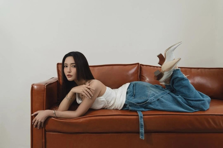 Bích Phương là một trong những nữ ca sĩ sở hữu nhiều bản hit nhất nhì showbiz Việt. Sau khi vào TP HCM, Bích Phương tậu cho mình một căn hộ sang trọng để thuận tiện cho việc di chuyển.