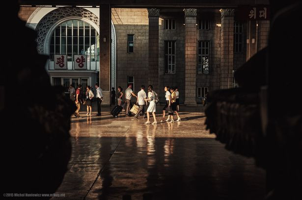 Hình ảnh được chụp tại nhà ga trung tâm ở Bình Nhưỡng.