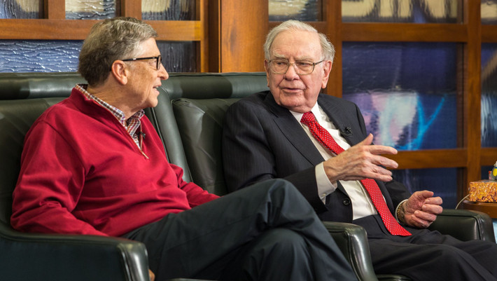 Ước tính, tỷ phú Bill Gates và Warren Buffett cho đi 3–4% tài sản của họ mỗi năm.