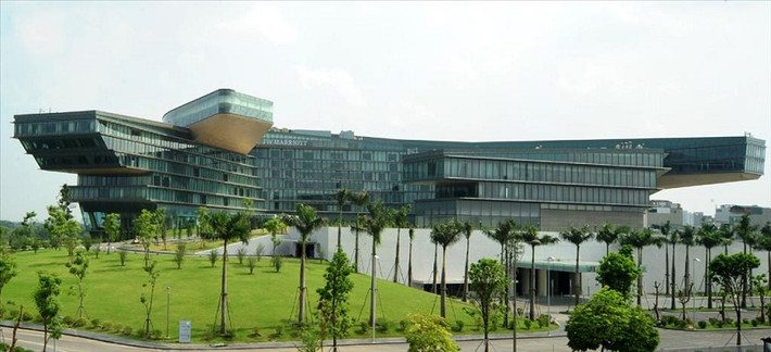 Có kiến trúc hiện đại và mặt tiền ấn tượng, JW Marriott Hotel Hanoi cung cấp các phòng nghỉ sang trọng ở phía Tây Hà Nội. Ảnh: Zing.