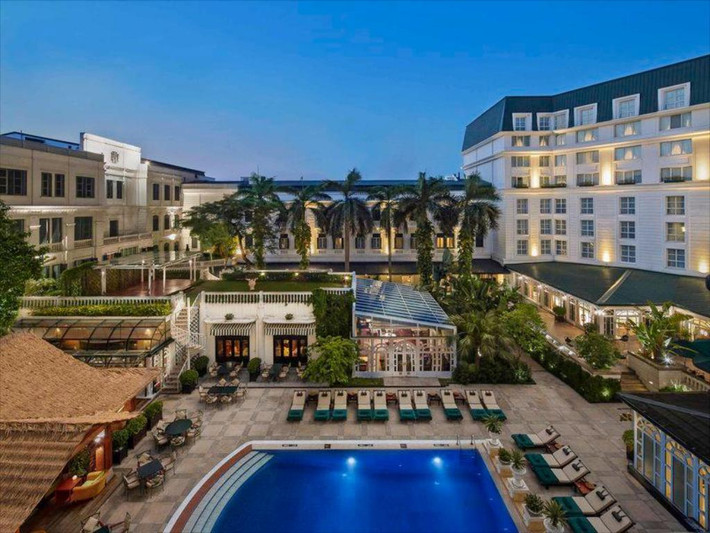 Tọa lạc ngay giữa trung tâm Hà Nội, gần hồ Hoàn Kiếm và Nhà hát Lớn, Sofitel Legend Metropole là khách sạn đầu tiên ở Việt Nam đạt tiêu chuẩn 5 sao. Ảnh: Agoda.
