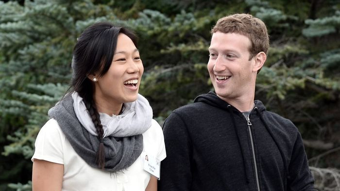 Ông chủ Facebook - tỷ phú Mark Zuckerberg đẹp trai tài giỏi phải lòng Priscilla Chan - một bác sĩ khoa nhi với ngoại hình bình thường.