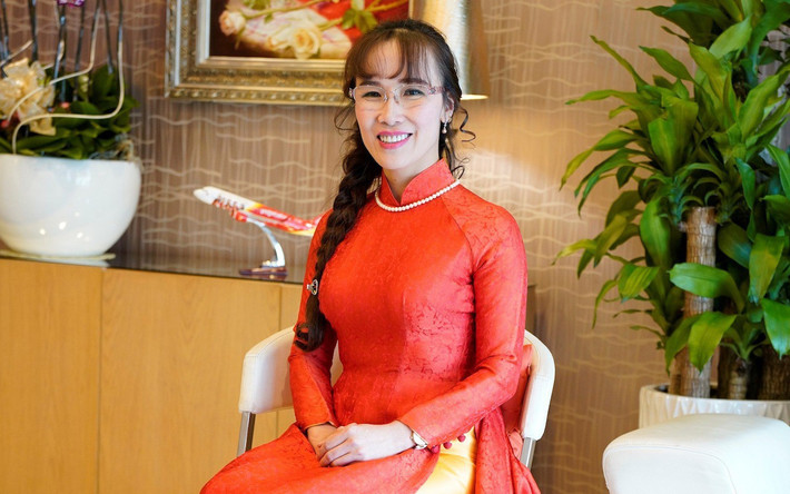Về con đường học vấn, bà Thảo từng nhận bằng Tiến sỹ của học viện Mendeleev ngành điều khiển học kinh tế, bằng Cử nhân Tài chính tín dụng tại Học viện Thương mại Matcova, Cử nhân nghành Quản lý kinh tế lao động trường Kinh tế quốc dân Matcova, Ủy viên sáng lập Viện Hàn lâm Nghiên cứu hệ thống Liên Bang Nga.