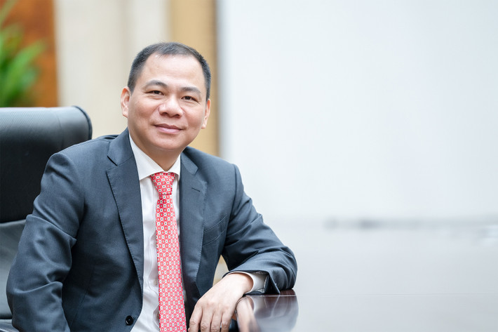 Tính đến ngày 6/10/2020, Forbes ước tính tỷ phú Phạm Nhật Vượng sở hữu 5,8 tỷ USD. Năm 1987, ông thi đỗ Đại học Mỏ địa chất Hà Nội và nhờ thành tích xuất sắc trong môn Toán, ông được học bổng du học ở trường Đại học Thăm dò địa chất Liên bang Nga, theo ngành kinh tế địa chất.