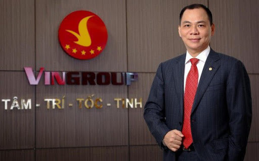 Tỷ phú Phạm Nhật Vượng được xem là tỷ phú đô la Mỹ đầu tiên trên sàn chứng khoán Việt Nam kể từ ngày 7/3/2011, với giá trị tổng tài sản lên đến khoảng 21.200 tỷ đồng (tương đương 1 tỷ USD tại thời điểm đó).