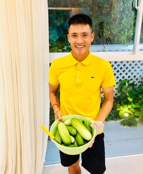 Thậm chí nhiều lần cựu tiền đạo nổi tiếng người Nghệ An còn hài hước rao bán rau quả trên mạng xã hội vì thu hoạch được quá nhiều.