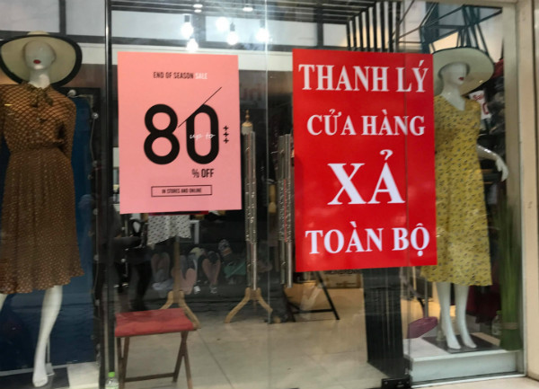 Giảm giá được xem là một trong những chương trình khuyến mại phổ biến nhằm kích thích người tiêu dùng của các cửa hàng.