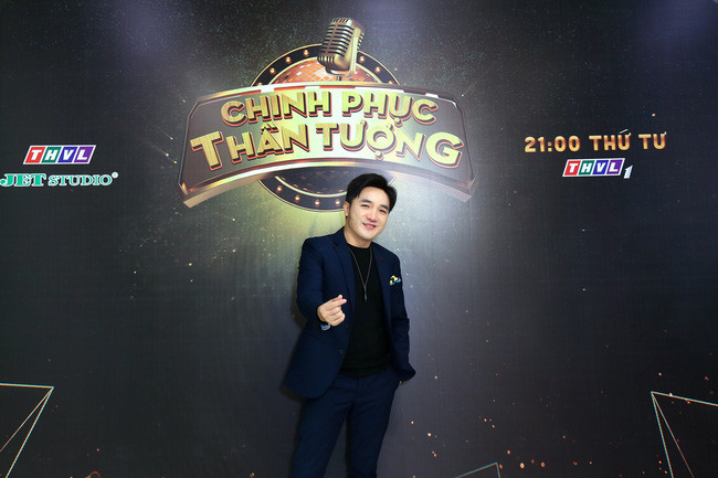 Xuất hiện trong hậu trường Chinh phục thần tượng, ca sĩ Dương Ngọc Thái bất ngờ "tố" Nhật Kim Anh không cần đi hát cũng giàu, thậm chí đổi xe hơi liên tục. Ảnh: Báo dân sinh.