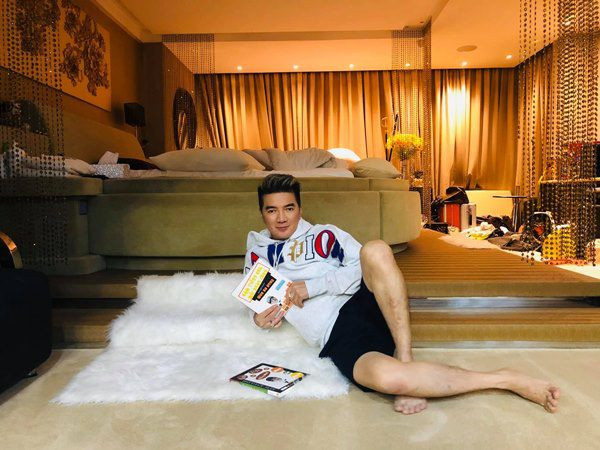 Đàm Vĩnh Hưng được biết đến là một trong những sao Việt giàu có bậc nhất showbiz Việt. Nổi bật nhất trong số đó phải kể đến căn biệt thự triệu đô ở TP.HCM.