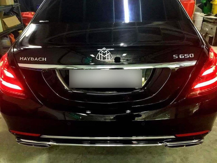 Mới đây, giới chơi xe cũng xôn xao trước thông tin Mercedes-Benz Vinamotor Nghệ An tổ chức buổi lễ bàn giao mẫu xe Mercedes-Maybach S650 2019 đầu tiên cập bến Việt Nam cho nữ khách hàng Đặng Thị L., SN 1987, trú tại xã Thạch Trung, TP. Hà Tĩnh, tỉnh Hà Tĩnh. Ảnh: Vietnamnet.