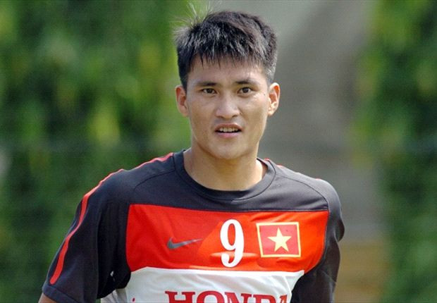Trong khi đó, Công Vinh cũng chuyển hướng sang lĩnh vực kinh doanh sau khi rời xa sự nghiệp quần đùi áo số. Anh là người đại diện theo pháp luật, kiêm Tổng giám đốc Công ty TNHH Đào tạo Bóng đá Công Vinh.