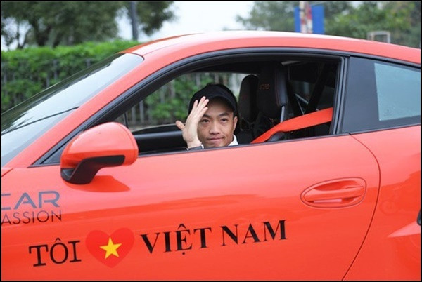 Thậm chí, đại gia phố núi còn tậu những mẫu xe đắt tiền hàng hiếm như Ferrari F12 nhập khẩu từ Dubai trị giá khoảng 1 triệu USD.