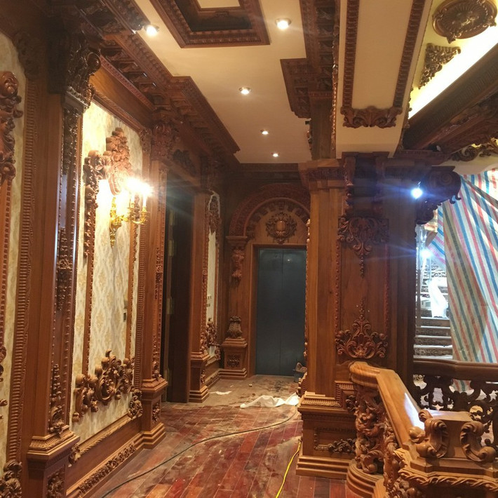 Phía bên trong 5 tầng nhà, chủ nhân sắp xếp bố trí cả thang máy, hệ thống âm thanh, ánh sáng hiện đại. Ảnh: Baophapluat. Video: Dân Sài thành ‘tiếc’ biệt thự Pháp bị phá dỡ. Nguồn: VTC14