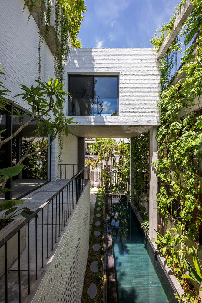 Thắng House vinh hạnh giành được chiến thắng ở hạng mục dân cư - nhà đơn. Đây là công trình kiến trúc xây tại Đà Nẵng giúp giảm tối đa năng lượng tiêu thụ và tự cung cấp trong vật liệu và năng lượng.