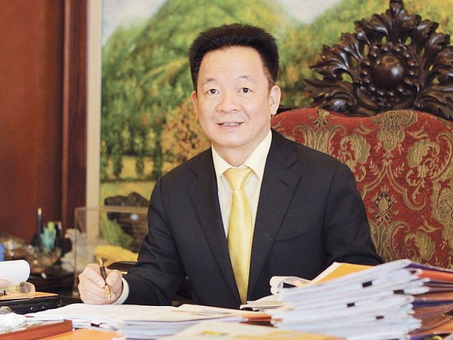 Đại gia Đỗ Quang Hiển (hay bầu Hiển) - Chủ tịch Tập đoàn T&T, Chủ tịch Hội đồng quản trị Ngân hàng TMCP Sài Gòn Hà Nội (SHB) nổi danh trên thương trường nhưng chuyện đời tư lại rất kín đáo. Chẳng mấy khi người ta thấy ông nhắc đến vợ trước truyền thông.
